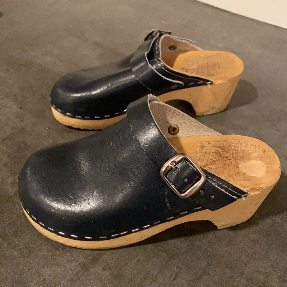 Leather and wood kids clogs